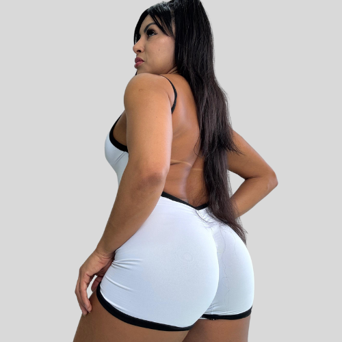 Macacão Curto Branco e Preto