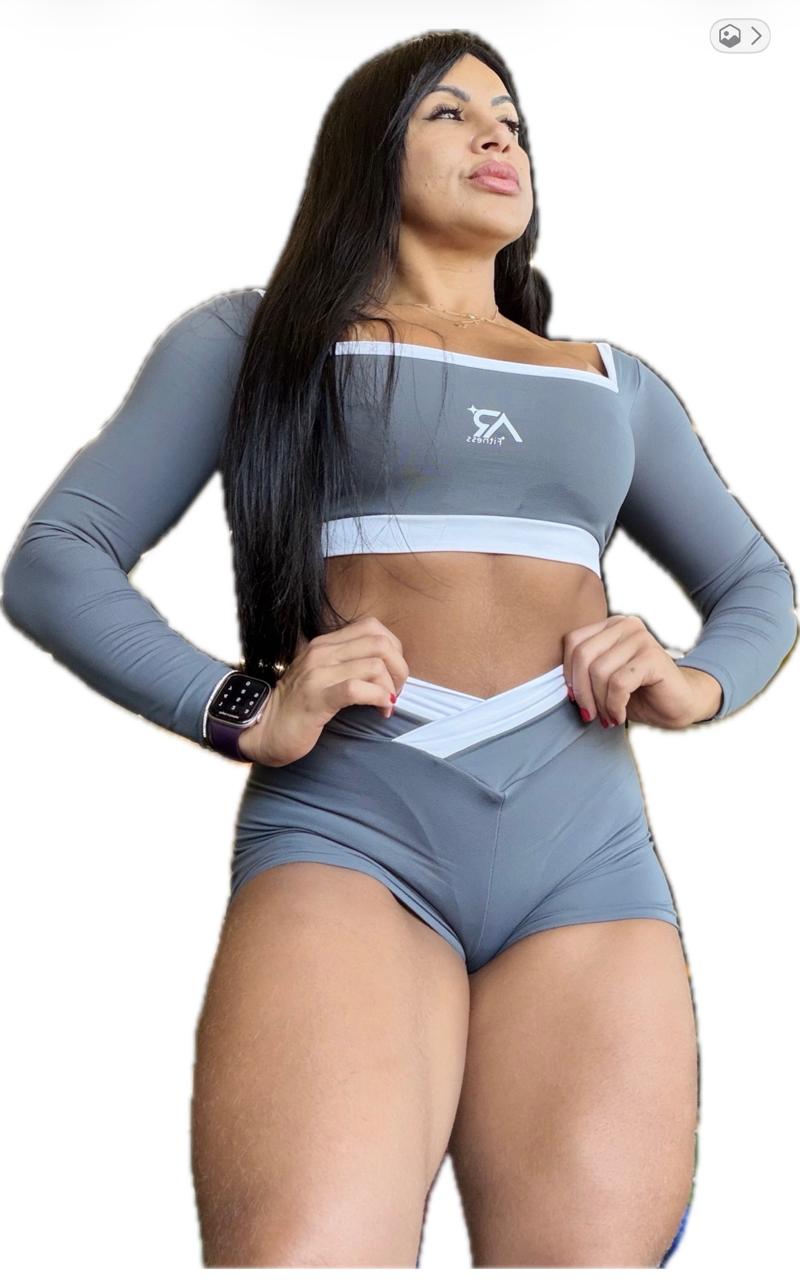 Conjunto cinza e branco